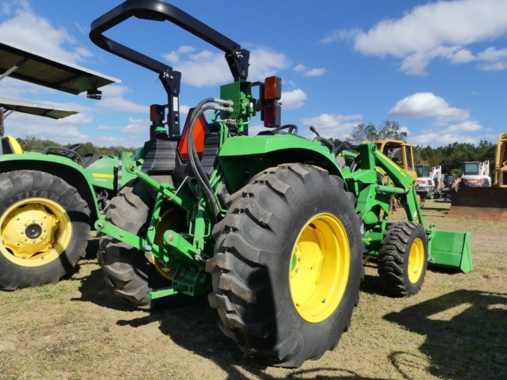 2018-john-deere-4052m-image-3