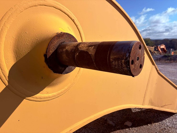 caterpillar-375-image-9