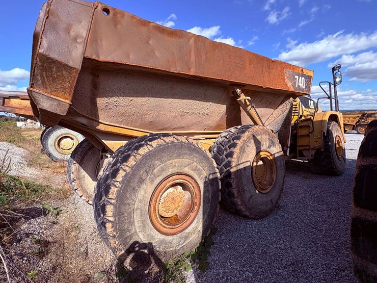 2007-caterpillar-740-image-3