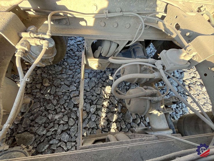 2020-freightliner-122sd-image-77