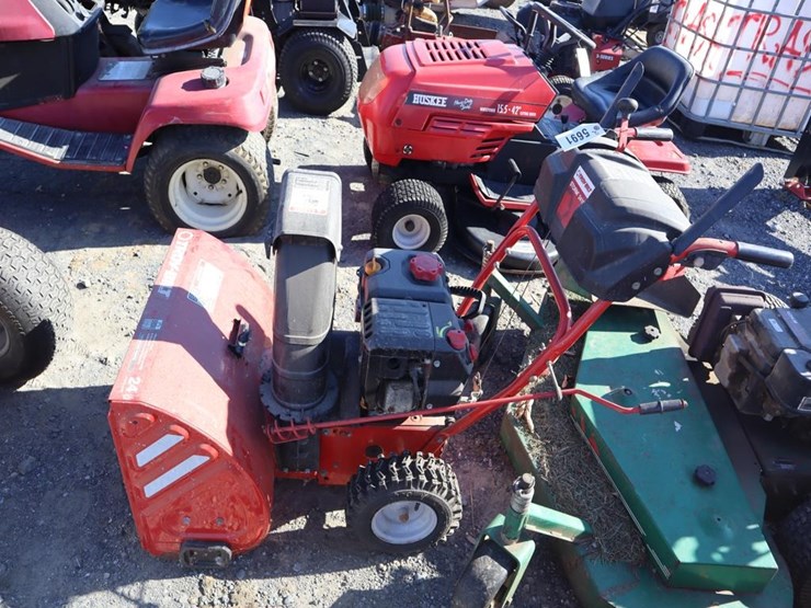 troybilt-24in-snowblower3-image-5