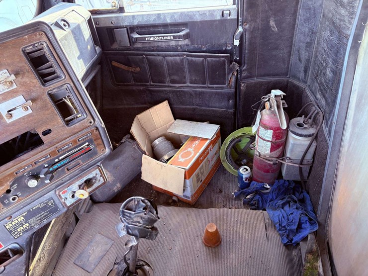 freightliner-t/a-water-truck-image-57