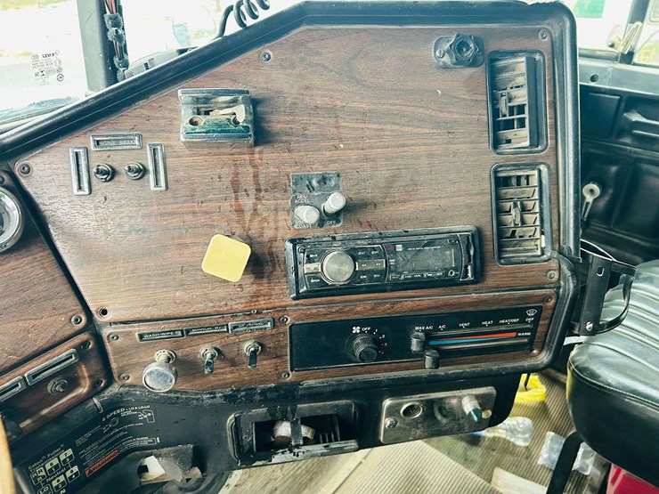 1999-freightliner-tri-axle-dump-truck-image-91