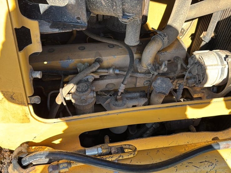 2008-deere-750j-xlt-image-39