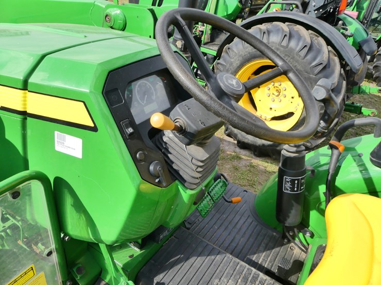 2021-john-deere-5075e-image-16