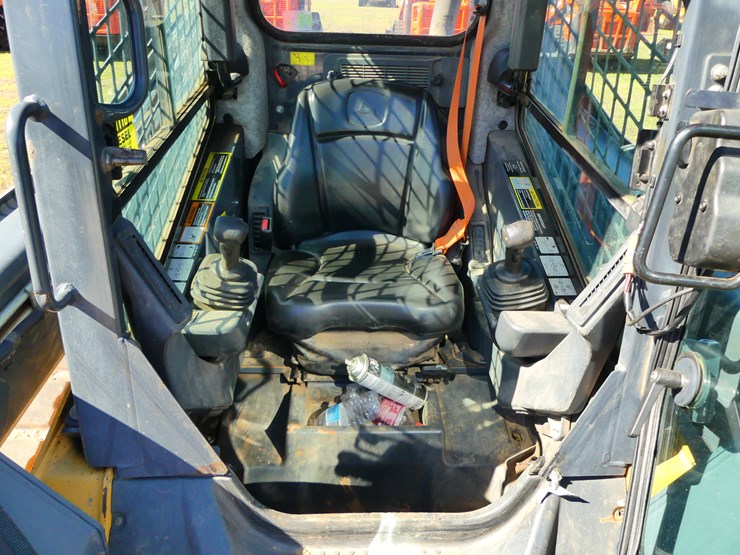 2018-deere-323e-image-13