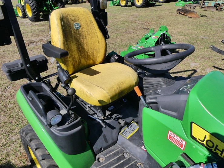 2022-john-deere-1025r-image-12