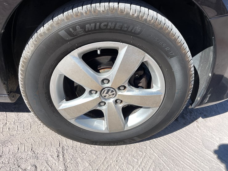 2010-volkswagen-routan-image-13