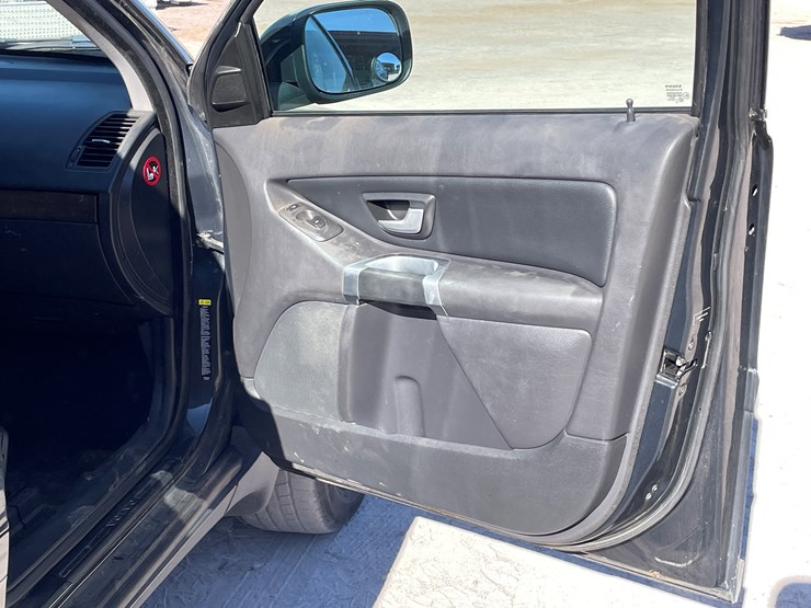 2010-volvo-xc90-image-72