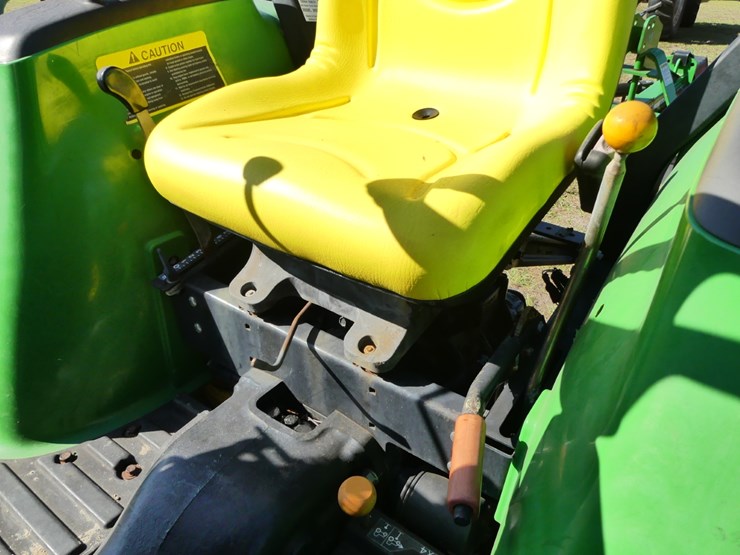 2011-john-deere-3038e-image-13