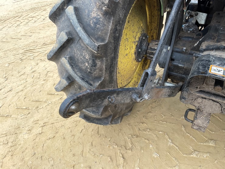 john-deere-3032e-image-28