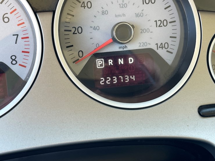 2010-volkswagen-routan-image-67