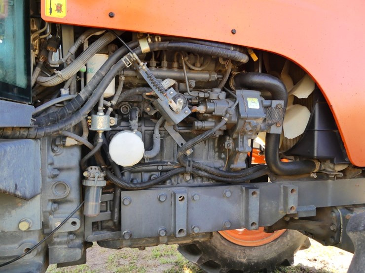 2009-kubota-m108s-image-10
