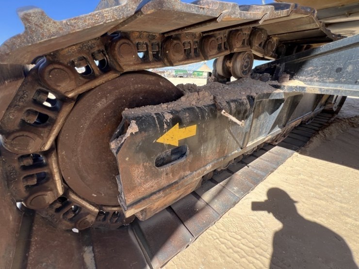 2019-deere-670g-lc-image-37