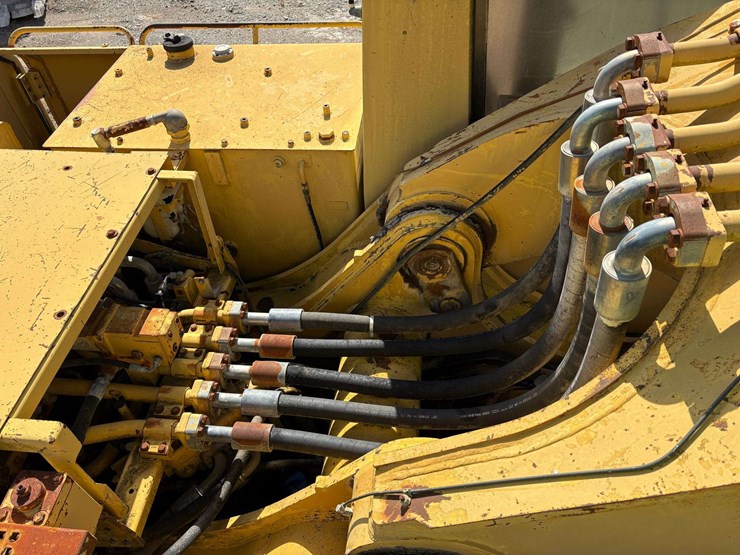 1998-caterpillar-375l-image-35