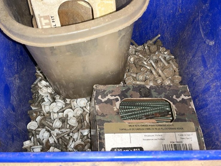 #769-•-oil-cans,-and-assorted-parts-image-11