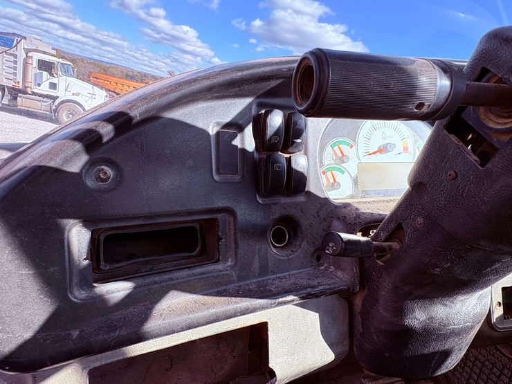 2007-caterpillar-740-image-46