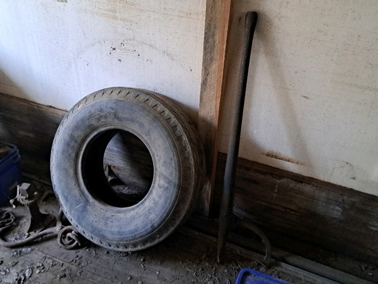 #701-•-53'-semi-trailer-and-contents-image-12