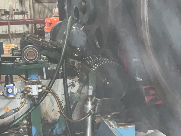 #170-•-2010-brewer-3-head-resaw-image-49