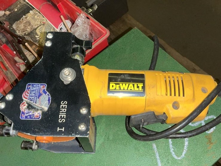#106-•-dewalt-dw402g-angle-grinder/sharpener-image-8