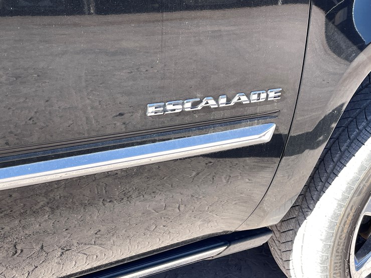 2010-cadillac-escalade-image-120