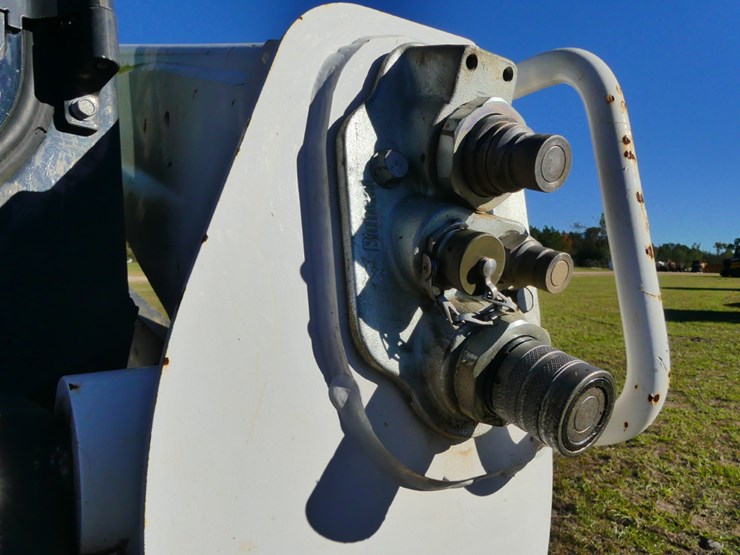 2023-bobcat-t770-image-10