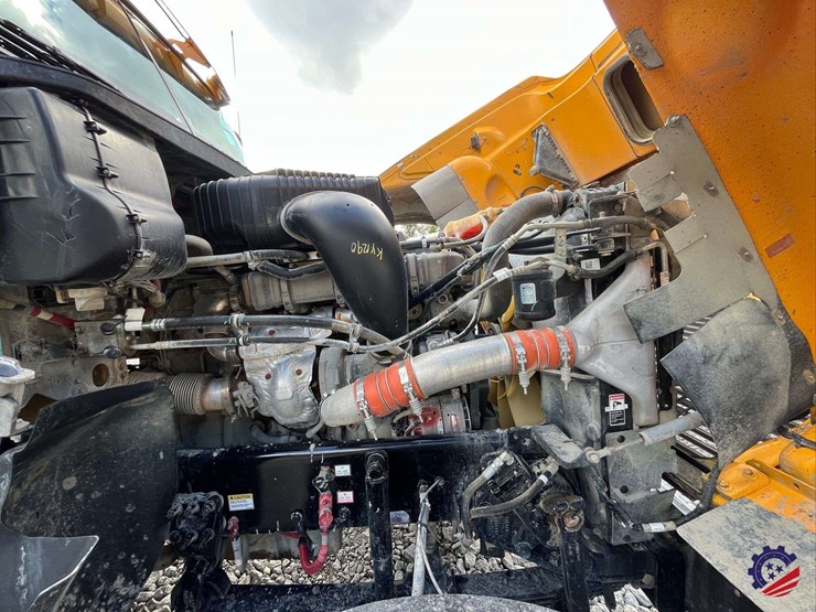 2020-freightliner-122sd-image-49