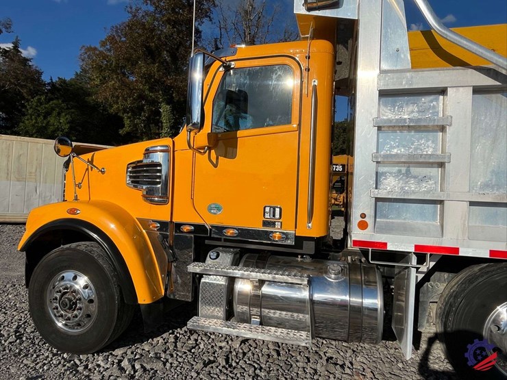 2020-freightliner-122sd-image-25