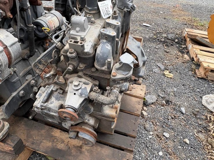 new-holland-l220-image-3