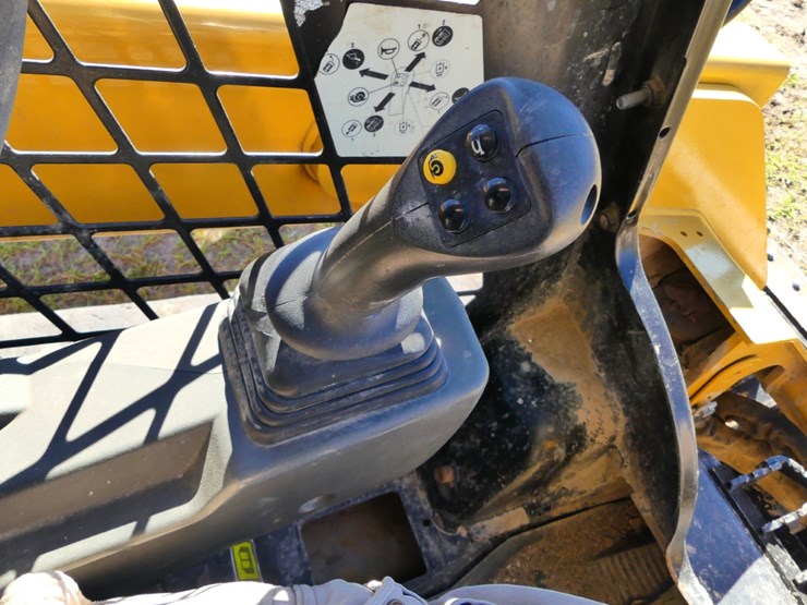 2022-caterpillar-259d3-image-15