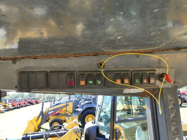 2015-deere-204k-image-14