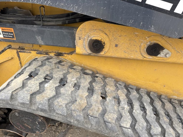 2019-deere-331g-image-17