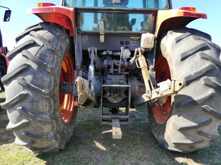 2009-kubota-m108s-image-5