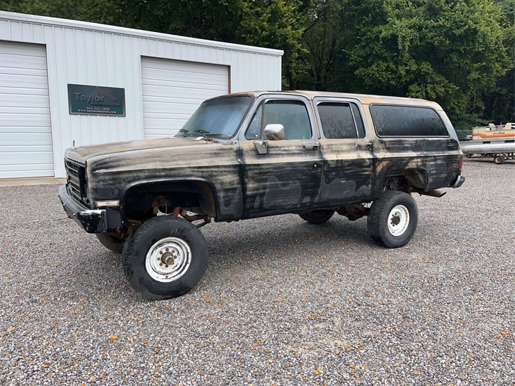 1985-chevrolet-suburban-image-2