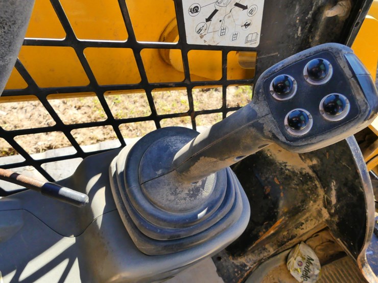 2017-caterpillar-259d-image-14