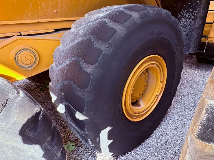 2007-caterpillar-740-image-13