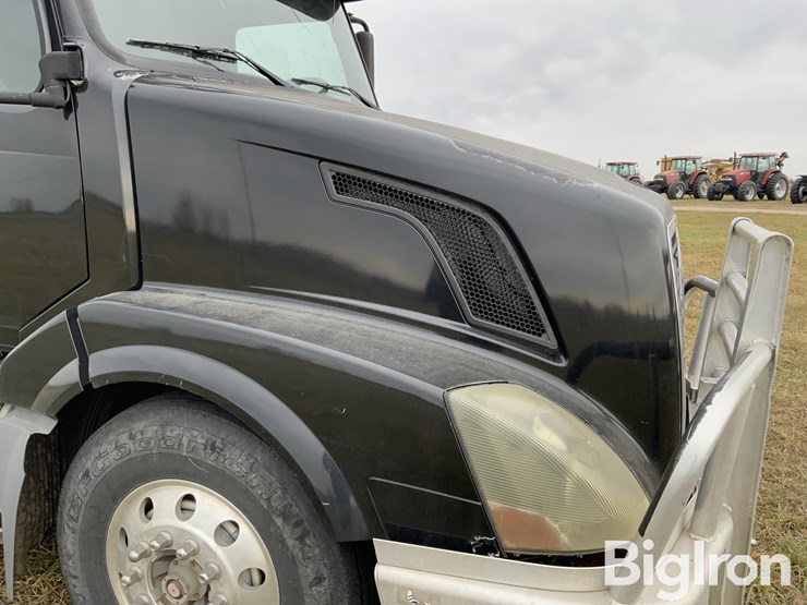 2006-volvo-t/a-truck-tractor-image-13