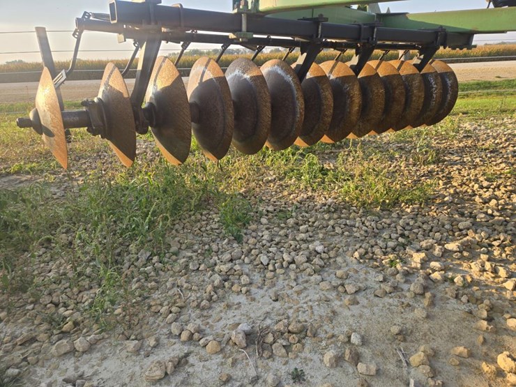 john-deere-220-image-4