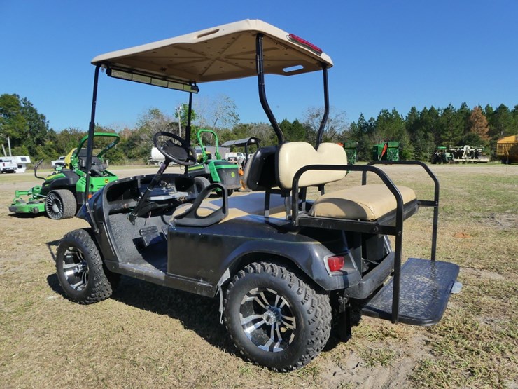 ez-go-golf-cart-image-4