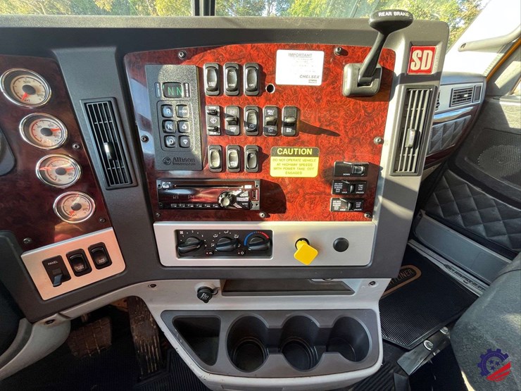 2020-freightliner-122sd-image-66