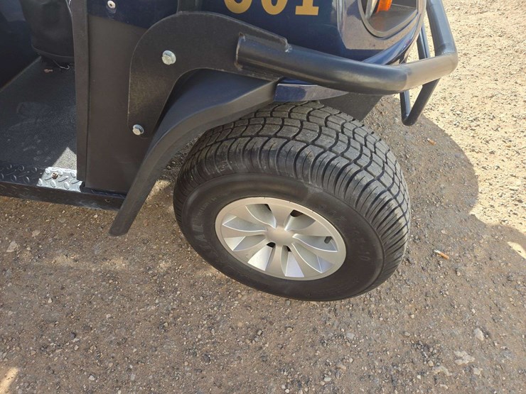 cushman-s61-shuttle-8-72-volt-golf-cart-image-7