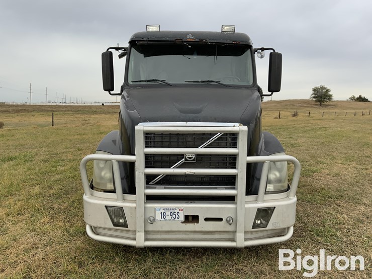 2006-volvo-t/a-truck-tractor-image-2