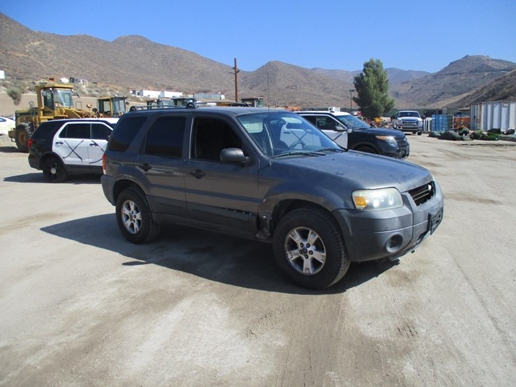 2005-ford-escape-xlt-image-2