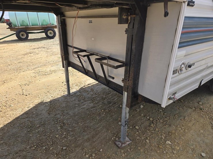 #5820-•-1997-coachmen-catalina-5th-wheel-camper-image-4