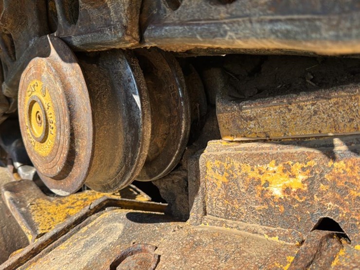 2008-deere-750j-xlt-image-23