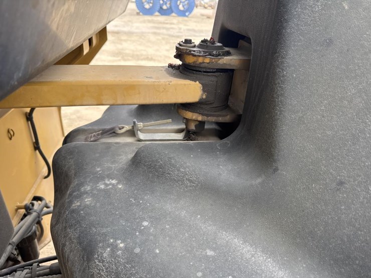 caterpillar-cb64b-image-30