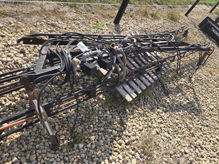 #5874-•-dempster-45'-sprayer-boom-image-3