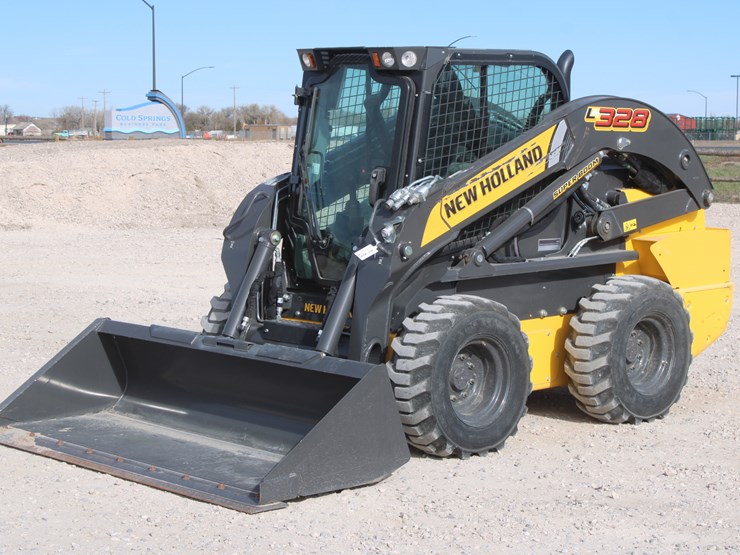 2023-new-holland-l328-image-2