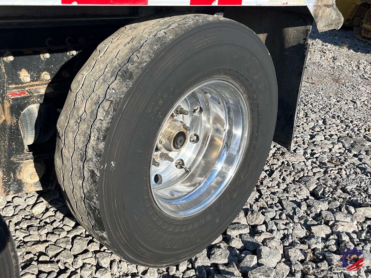 2020-freightliner-122sd-image-11