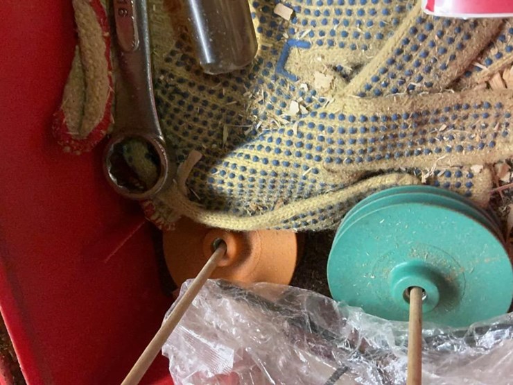 #106-•-dewalt-dw402g-angle-grinder/sharpener-image-13